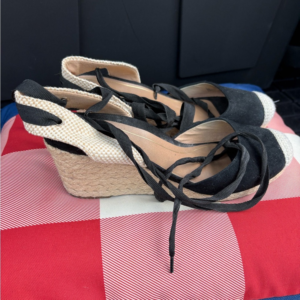 Vionic Black and Tan Espadrille Wedges